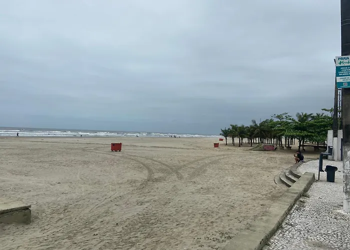 Condominio Malibu - Apartamento No Terreo - 150 Metros Da Praia Vila Mirim