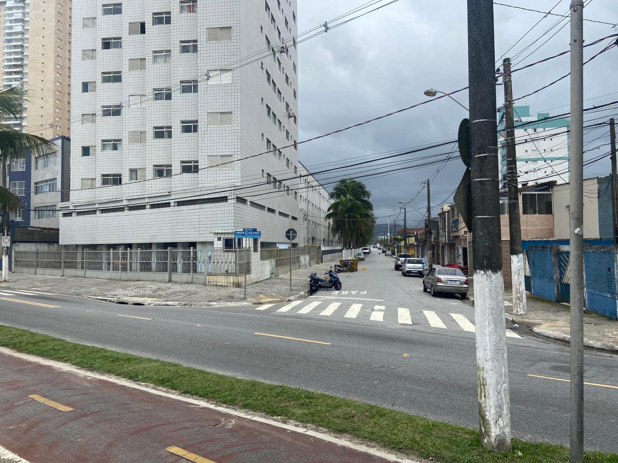 Malibu - No Terreo - 150 Metros Da Mirim * Praia Grande (Santos)